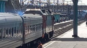 ЭП2К-016 прибывает на станцию Омск-Пассажирский с поездом №95 Барнаул-Москва.
