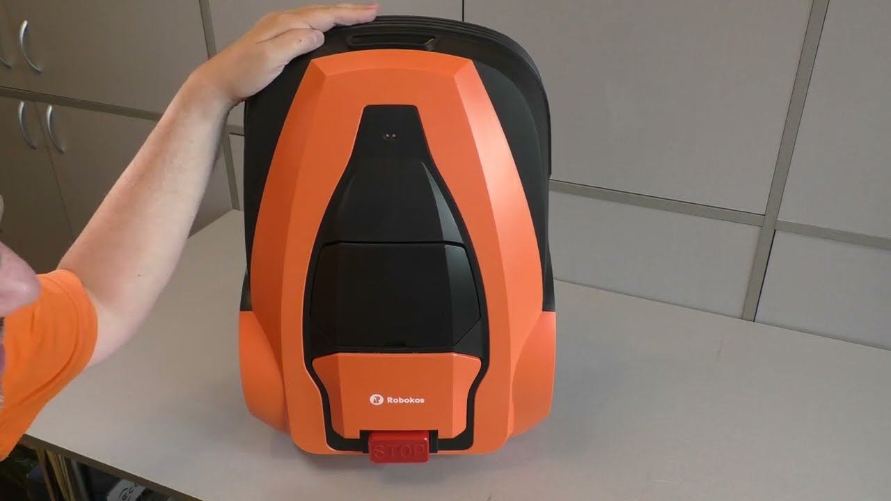 Робот-косилка Robokos RM-1400i и RM-2500i смотреть онлайн