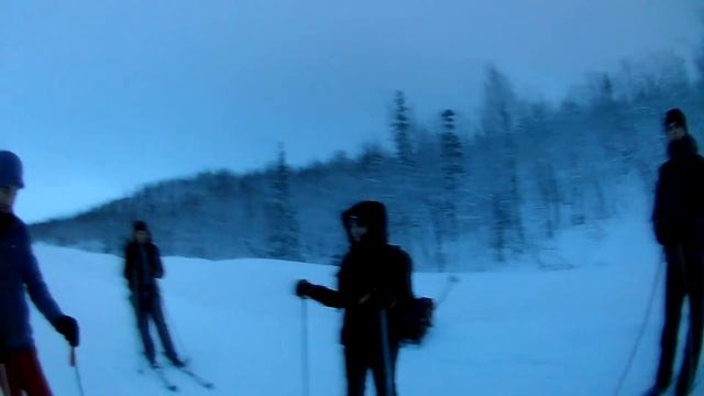 Кукисвумчорр. Уклоняясь от снегоходов наслаждаемся горами появившимся из-за низких облаков. смотреть онлайн