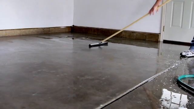 Эпоксидное покрытие для бетонного пола гаража от Rust Oleum смотреть онлайн