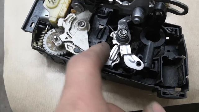 Мерседес Спринтер Mercedes Sprinter - устраняем замок раздвижного двери 2 Eliminate the castle смотреть онлайн