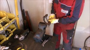 ЗАМЕНА ЗАДНИХ ТОРМОЗНЫХ ДИСКОВ / FORD TRANSIT / 2010  2.4D / REPLACING THE REAR BRAKE DISCS