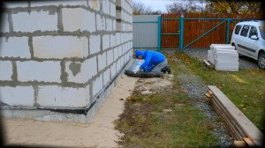 Временная отмостка вокруг дома / Консервация стройки на зиму / Серия 41.mp4