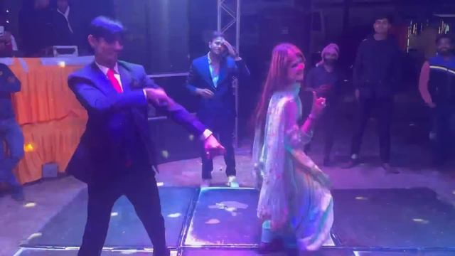 Gullak fod ke DJ SONG पर vanshika hapur का अब तक का सबसे ताबड़ तोड़ डांस | farmani Naaz смотреть онлайн