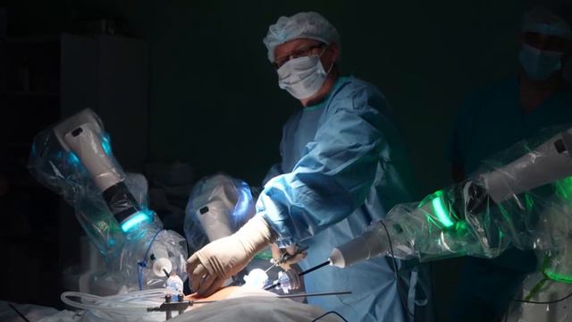 Робот-ассистированную операцию по удалению камня у ребенка провели хирурги в Иркутске смотреть онлайн