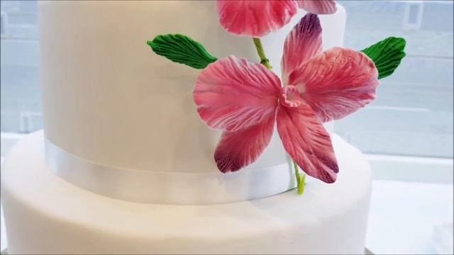 Как закрепить цветочную композицию на торте смотреть онлайн