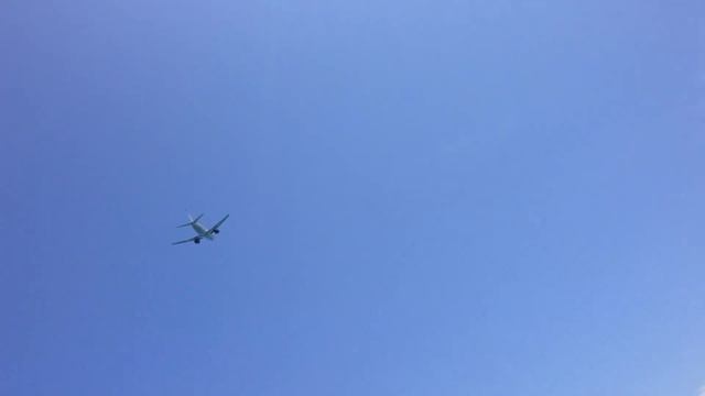 Пляж Май Као. Пхукет.Самолеты над головами. смотреть онлайн