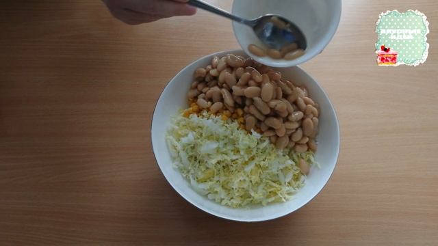 САЛАТ из пекинской капусты с фасолью / СОЧНЫЙ, ЛЕГКИЙ САЛАТ на НОВЫЙ ГОД 2022 / САЛАТ с сухариками смотреть онлайн