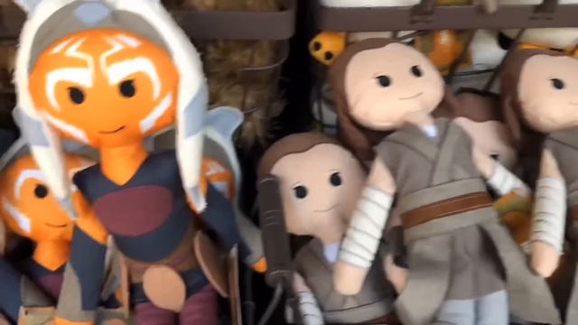 SHOPPING FOR STAR WARS MERCHANDISE | Galaxy’s Edge: Hollywood Studios, FL смотреть онлайн