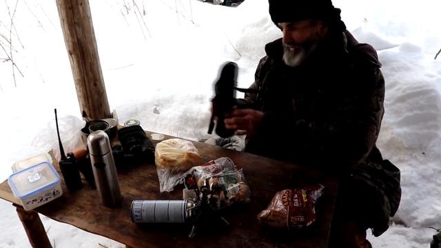 ?Урал-тайга на сутки.Обрывки промысловика Ч.2 Обзор избы ? смотреть онлайн