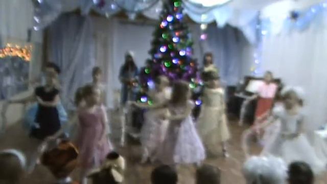 Новый год в детском садике Светлячок смотреть онлайн
