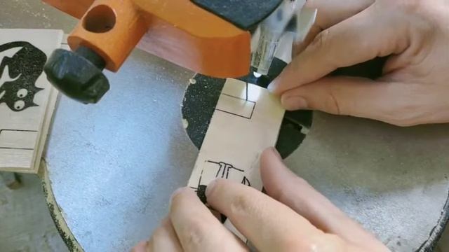 бизнес 2051 года - Лобзиковый станок / подставки для телефона смотреть онлайн