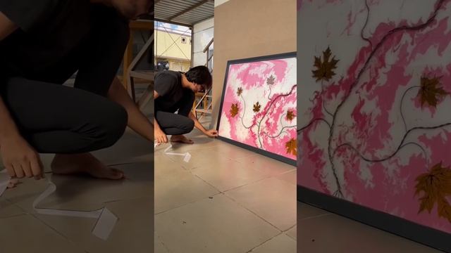 Aluminium wire used to depict #maple #leaf & branches on #acrylic background смотреть онлайн