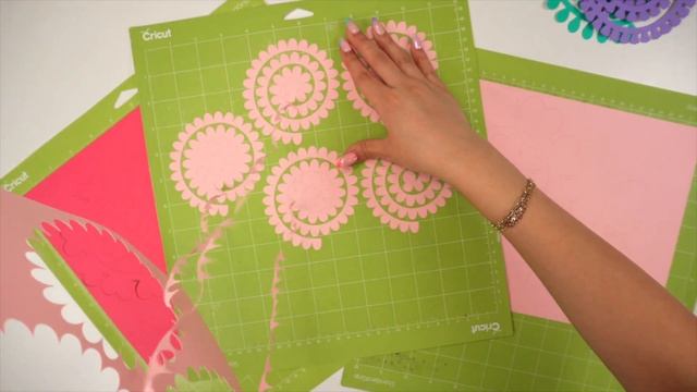 HOW TO MAKE ROLLED PAPER FLOWERS WITH YOUR CRICUT MACHINE! Easy Step By Step Tutorial смотреть онлайн