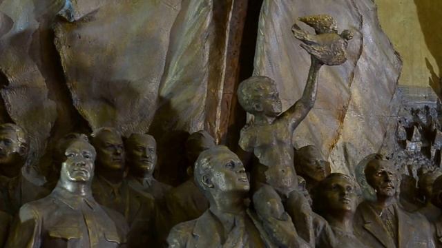 Восстановленный горельеф Вучетича на ВДНХ смотреть онлайн