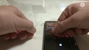 Как поменять  защитное стекло на телефоне домашних условиях #Защитноестекло