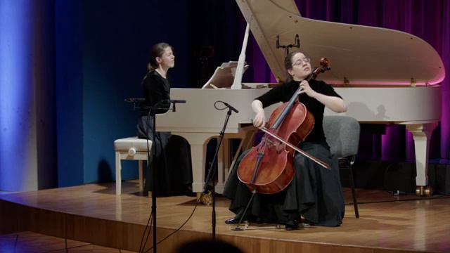 Шопен — Интродукция и блестящий полонез _ Мария Зайцева (виолончель) смотреть онлайн