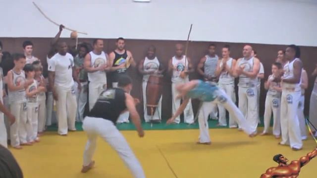 Roda de Capoeira Topazio Paris 2012 смотреть онлайн