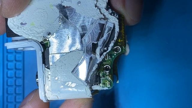 Jak wymienić kabel MagSafe - naprawa ładowarki do MacBook'a