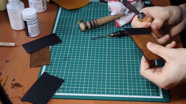 Изготовление простого картхолдера из кожи своими руками / Making a simple leather card wallet DIY смотреть онлайн