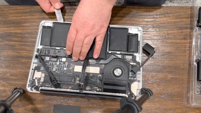 MacBook Pro A1502 Battery Replacement