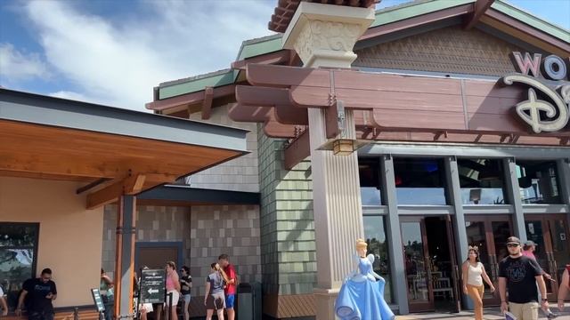 10 Times You REALLY Don’t Want to Be in Disney World смотреть онлайн