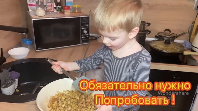 Артём готовит яблочный штрудель смотреть онлайн