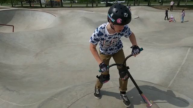 Разбил нос в новом скейт парке/VLOG #6 смотреть онлайн