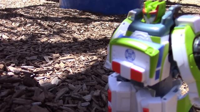 Transformers Rescue Bots Toy UNBOXING! Medix Doc-Bot and Boulder Hoist Pretend Play | JackJackPlays смотреть онлайн