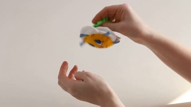 Развивающая игрушка для самых маленьких "Браслет на руку Ромашка" от компании Дельфин смотреть онлайн