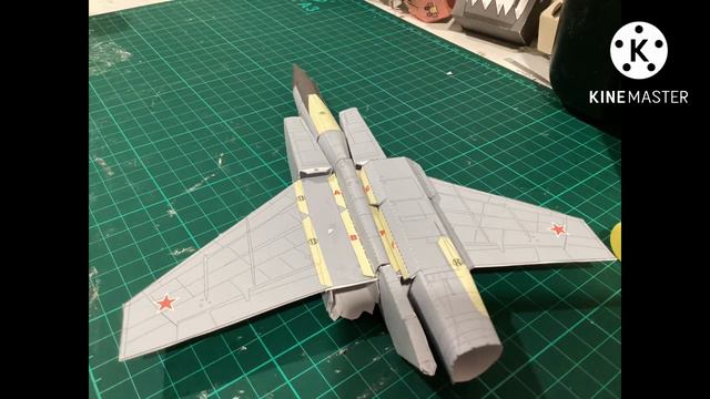 Mikoyan-Gurevich MiG-25 Foxbat papercraft | 1/60 (Ojimak) смотреть онлайн