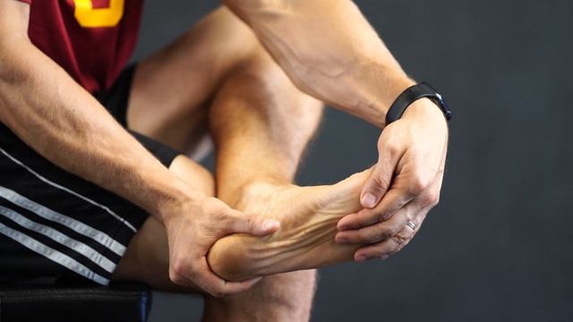 2 BEST Plantar Fasciitis Exercises (Stretches or Strengthening?) смотреть онлайн