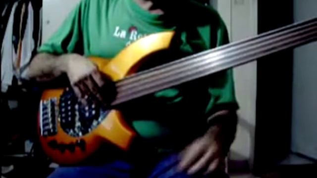 Donna Lee theme on my fretless Bongo смотреть онлайн