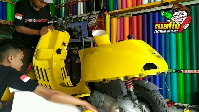 VESPA sprint 150 | yellow glossy | wrapping смотреть онлайн