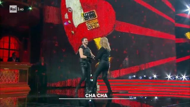 La Salsa di Rosanna Lambertucci e Simone Casula - Ballando con le Stelle 11/11/2023 смотреть онлайн