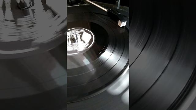 "Самба должна иметь пандейро". Винил 1950-х смотреть онлайн