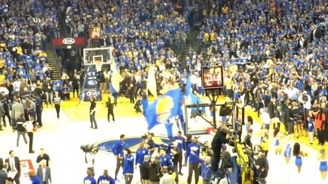 Warriors Win 73 - Team Intro, Fireworks and Tipoff @ Oracle Arena, Oakland CA 4-13-16 смотреть онлайн
