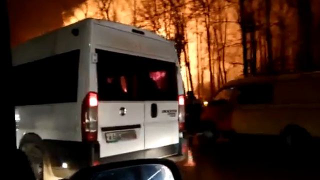 В Иванове горит деревянная Успенская церковь смотреть онлайн
