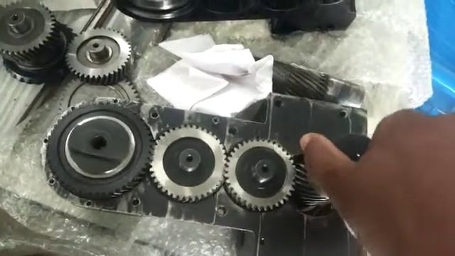 Angular Head Gears смотреть онлайн