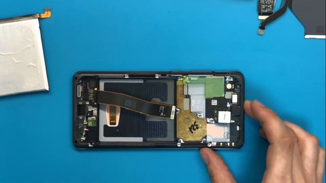 Замена дисплея Samsung Galaxy S20 Ultra / Samsung Galaxy S20 Ultra Display replacement смотреть онлайн