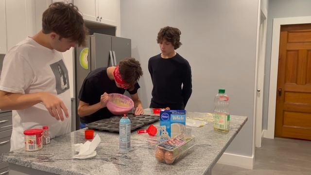 Matt Bakes Blindfolded!! - Sturniolo Triplets