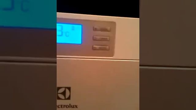 Обзор мобильного кондиционера ELECTROLUX EACM 12 DR N3 смотреть онлайн