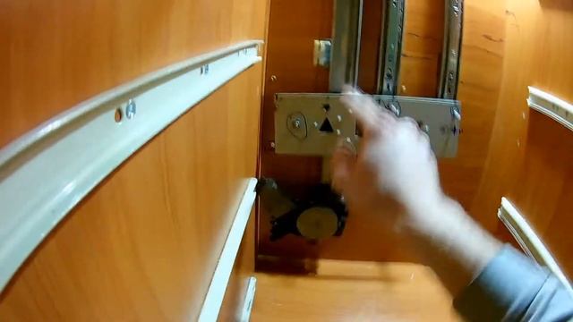 моторизированный монитор в тумбе смотреть онлайн