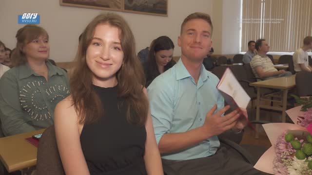 В ВВГУ вручили 25 дипломов выпускникам Президентской программы подготовки управленческих кадров смотреть онлайн