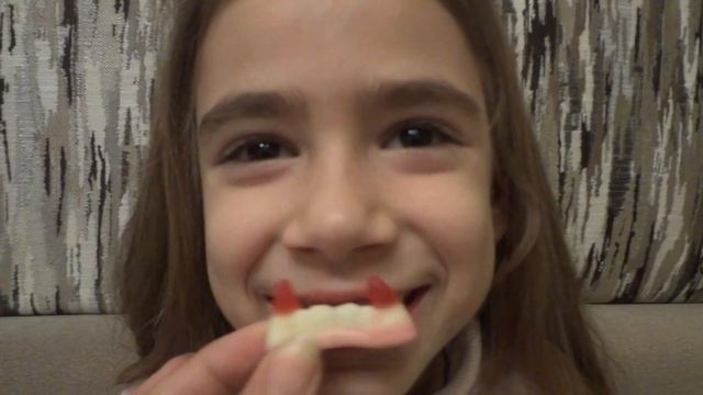 Едим жевательный мармелад. смотреть онлайн