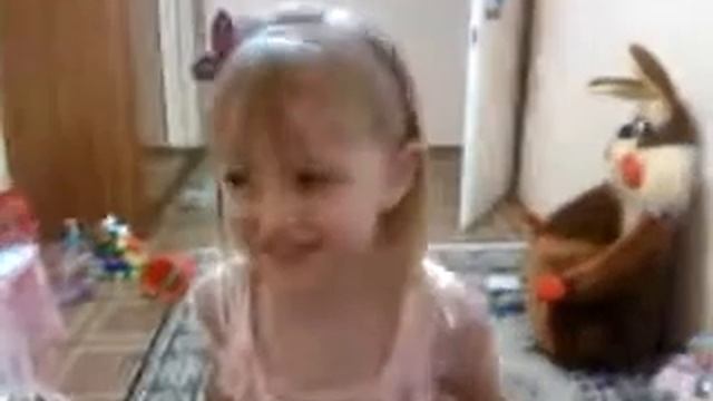"Ты любишь осколки" в рок обработке. Девочка 3,5 года. смотреть онлайн