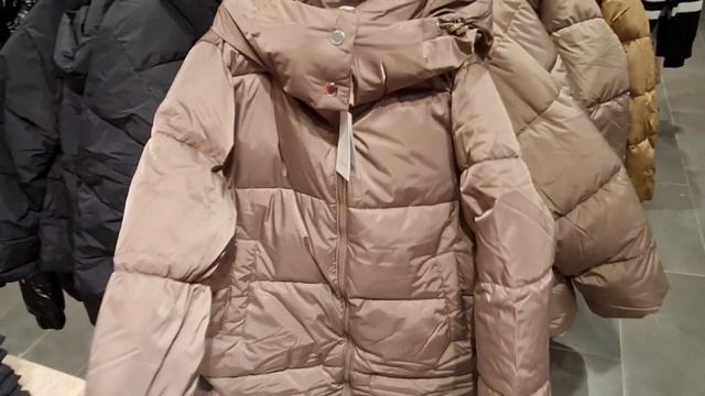 Магазин одежды .OSTIN.Куртки шапки.Купила себе шапку