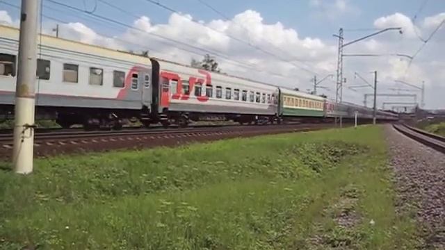 Электровоз ЧС2К-831 (ТЧЭ-10) со скорым поездом №187М Москва - Феодосия. смотреть онлайн