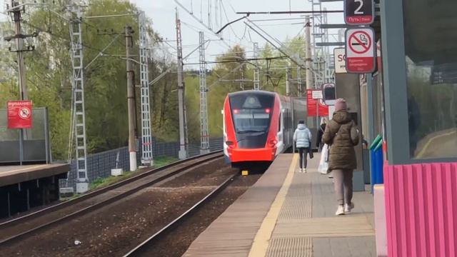Электропоезда «ЭГ2Тв (Иволга)» и «ЭП2Д» на станции МЦД (D2) «Бутово» // 10 мая 2022 года смотреть онлайн