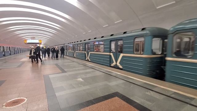 САМЫЙ УНИКАЛЬНЫЙ И РЕДКИЙ ВАГОН В МОСКОВСКОМ МЕТРО!БАЗОВЫЙ 714 НЕ МОСБРЕНД ВАГОН,НО С НОВЫМ САЛОНОМ смотреть онлайн